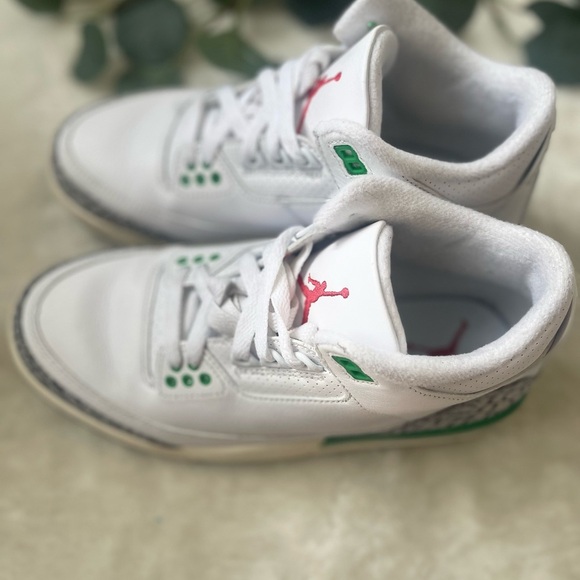 Jordan 3 Retro White and Green Sneakers with Classic Design - Picture 7 of 12